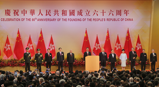 張曉明等出席香港特區政府國慶升旗儀式和慶祝酒會(huì )