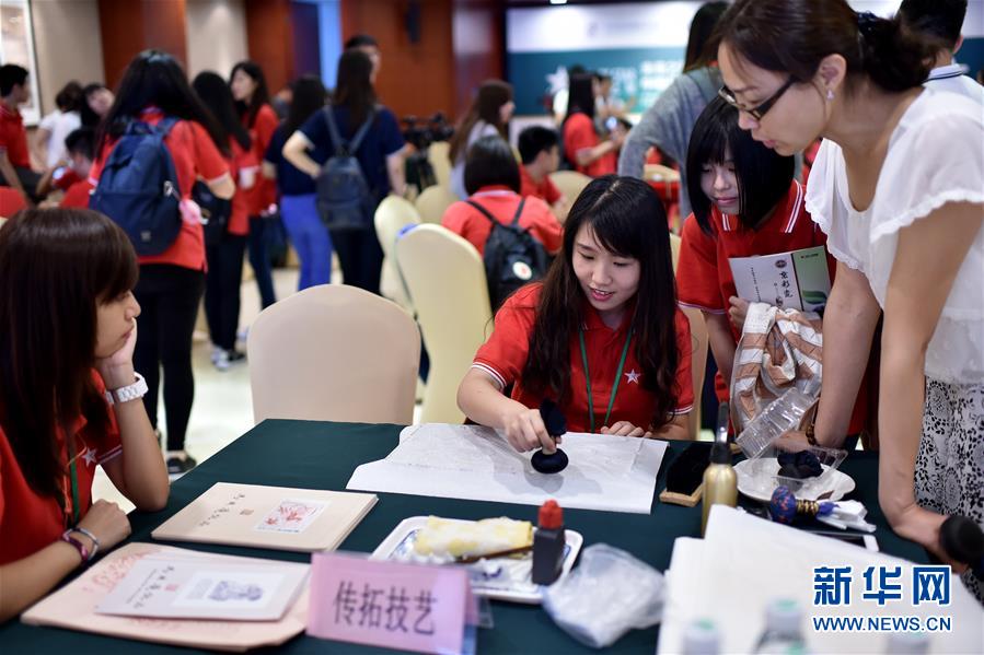 香港大學(xué)生在北京體驗(yàn)傳統(tǒng)文化