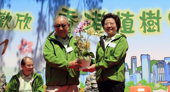 仇鴻參加香港植樹(shù)日活動(dòng)