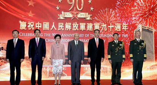 張曉明等出席駐港部隊慶祝建軍90周年招待酒會(huì )