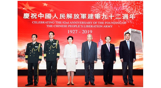 王志民等出席駐港部隊慶祝建軍92周年招待酒會(huì )