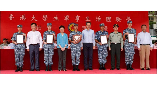 陳冬主禮第九屆香港大學(xué)生軍事生活體驗營(yíng)結業(yè)典禮