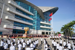 香港特區(qū)政府舉行升旗儀式和酒會慶祝新中國成立75周年